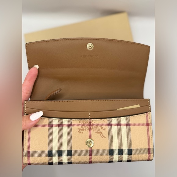 NEW BURBERRY HARRIS LONG WALLET CHECK PATTERN PRINT - Picture 3 of 9